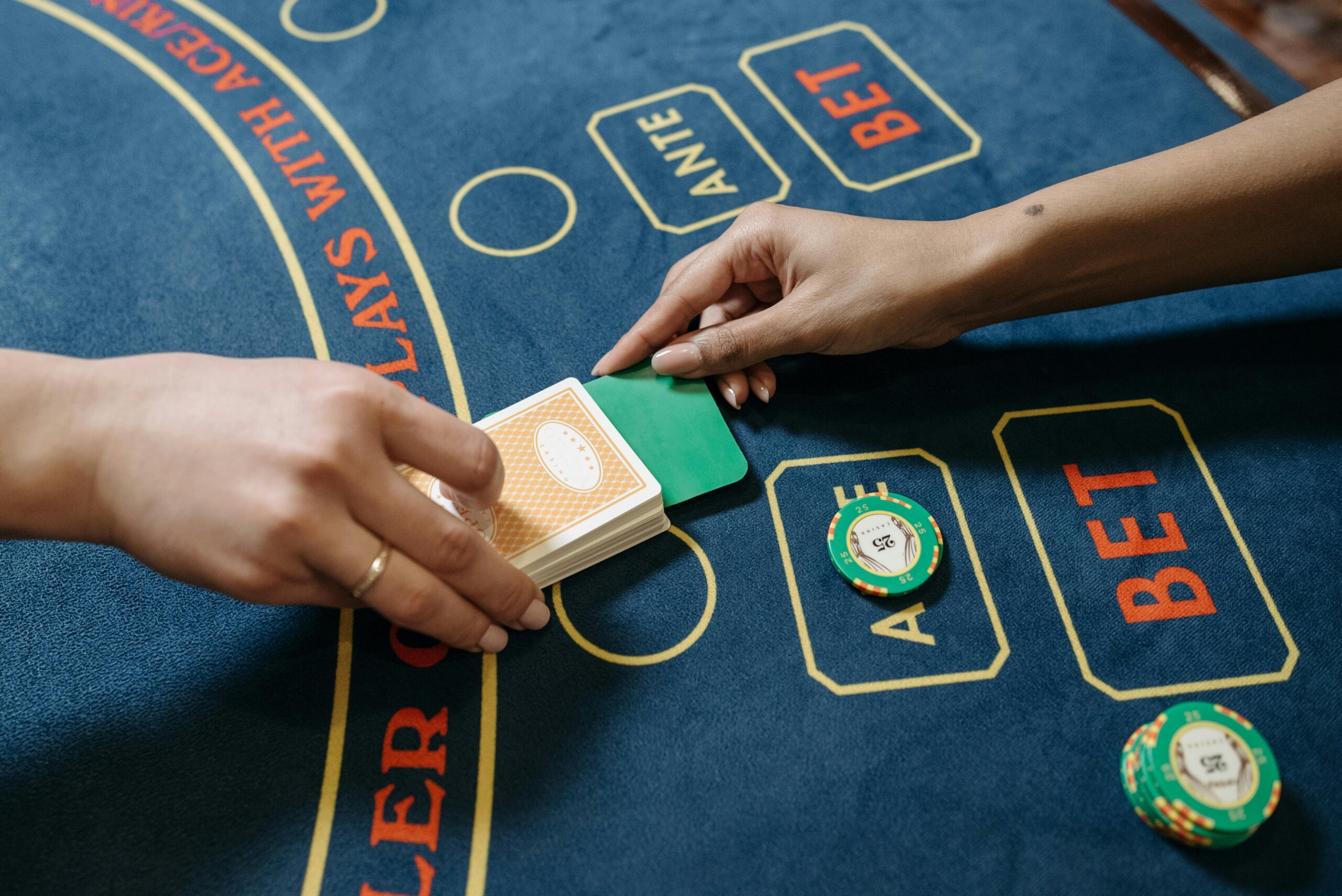 Pokerin säännöt haltuun – näin pääset alkuun